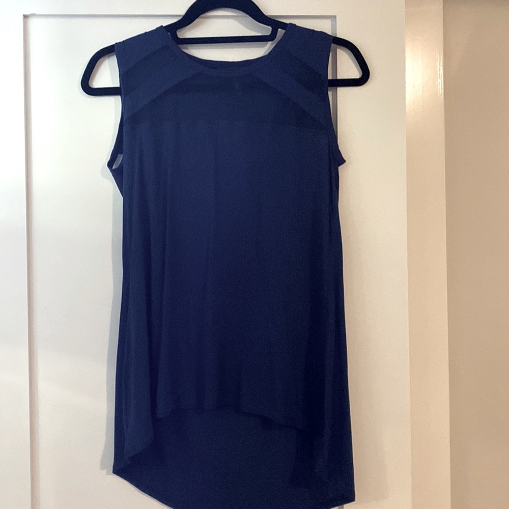 Cute BCBGMAXAZRIA xs blue hi-lo top with mesh cut out accents